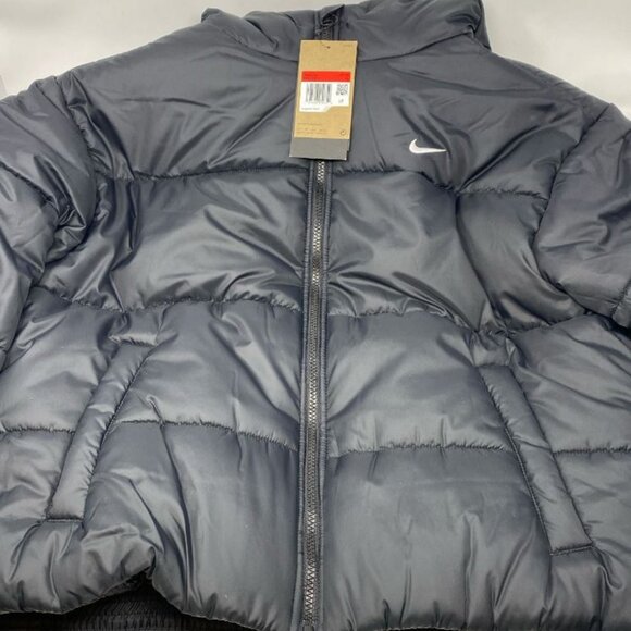 Women's Nike Sportswear Therma-FIT Hooded Classic Puffer Jacket ... Color: Black - Picture 2 of 6